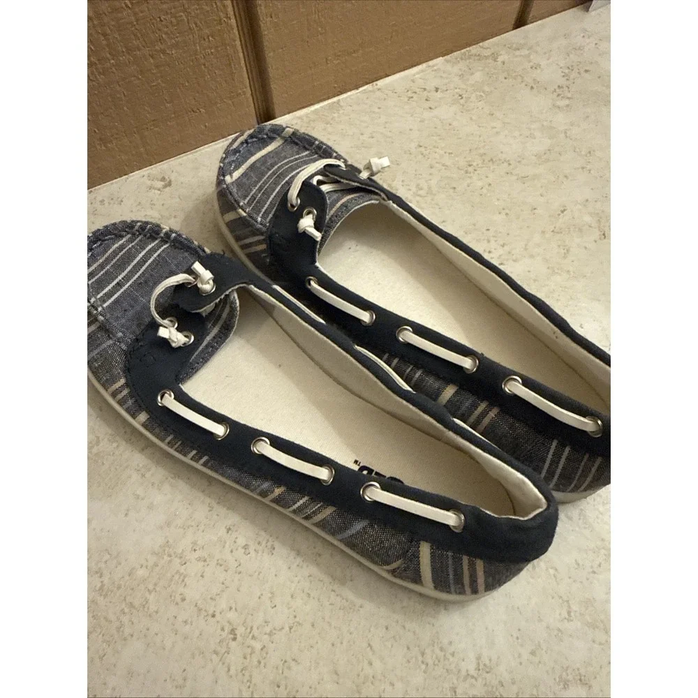 UNR8ED Women's Striped‎ Canvas Slip-On Boat Shoes Size 6.5